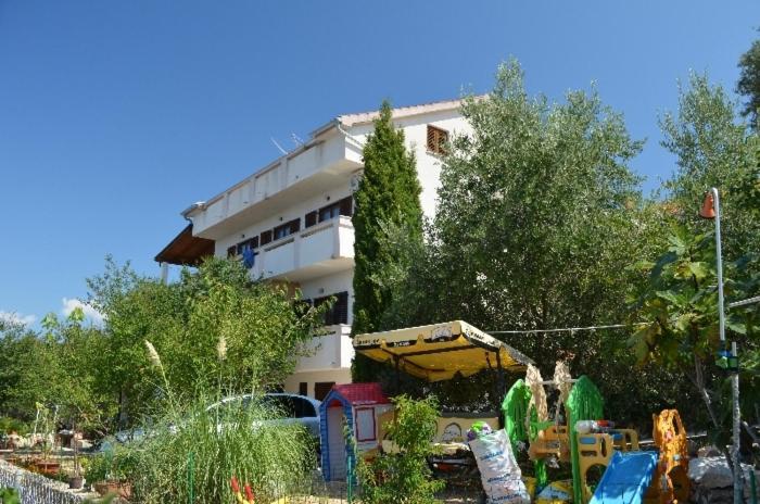 לון Apartments Josip מראה חיצוני תמונה