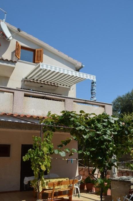 לון Apartments Josip מראה חיצוני תמונה