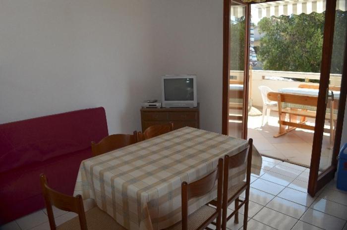 לון Apartments Josip מראה חיצוני תמונה
