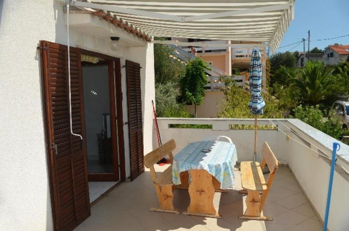לון Apartments Josip מראה חיצוני תמונה