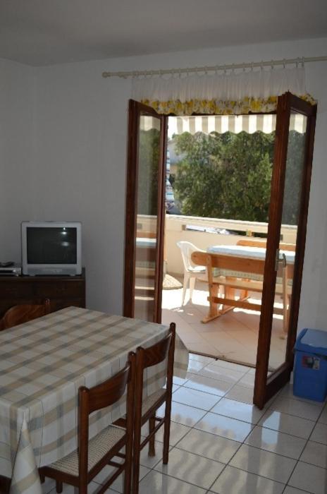 לון Apartments Josip מראה חיצוני תמונה